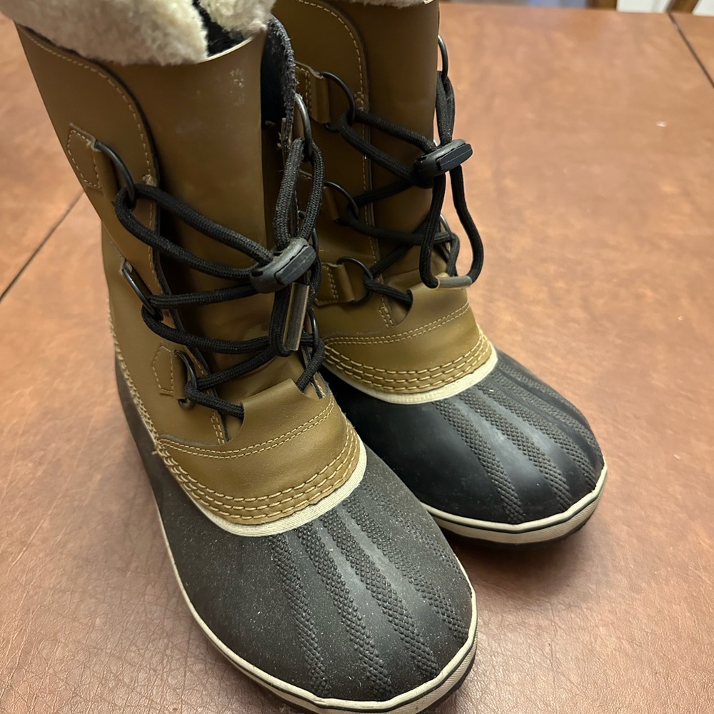 Sorel Youth Pac Waterproof boot size 6
